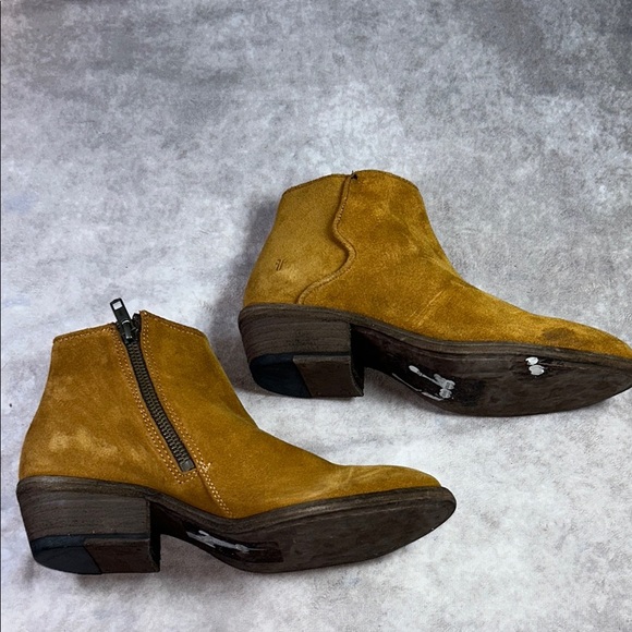 EUC Women’s FRYE Carson Piping Booties US 5.5B Tan Suede Leather Ankle Boots - Picture 8 of 12